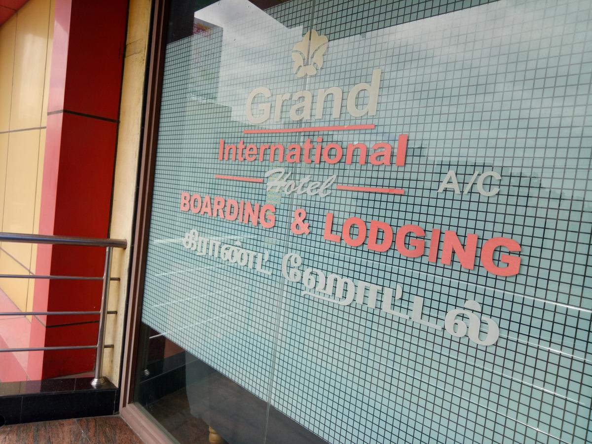 Grand International Hotel Ероде Екстериор снимка
