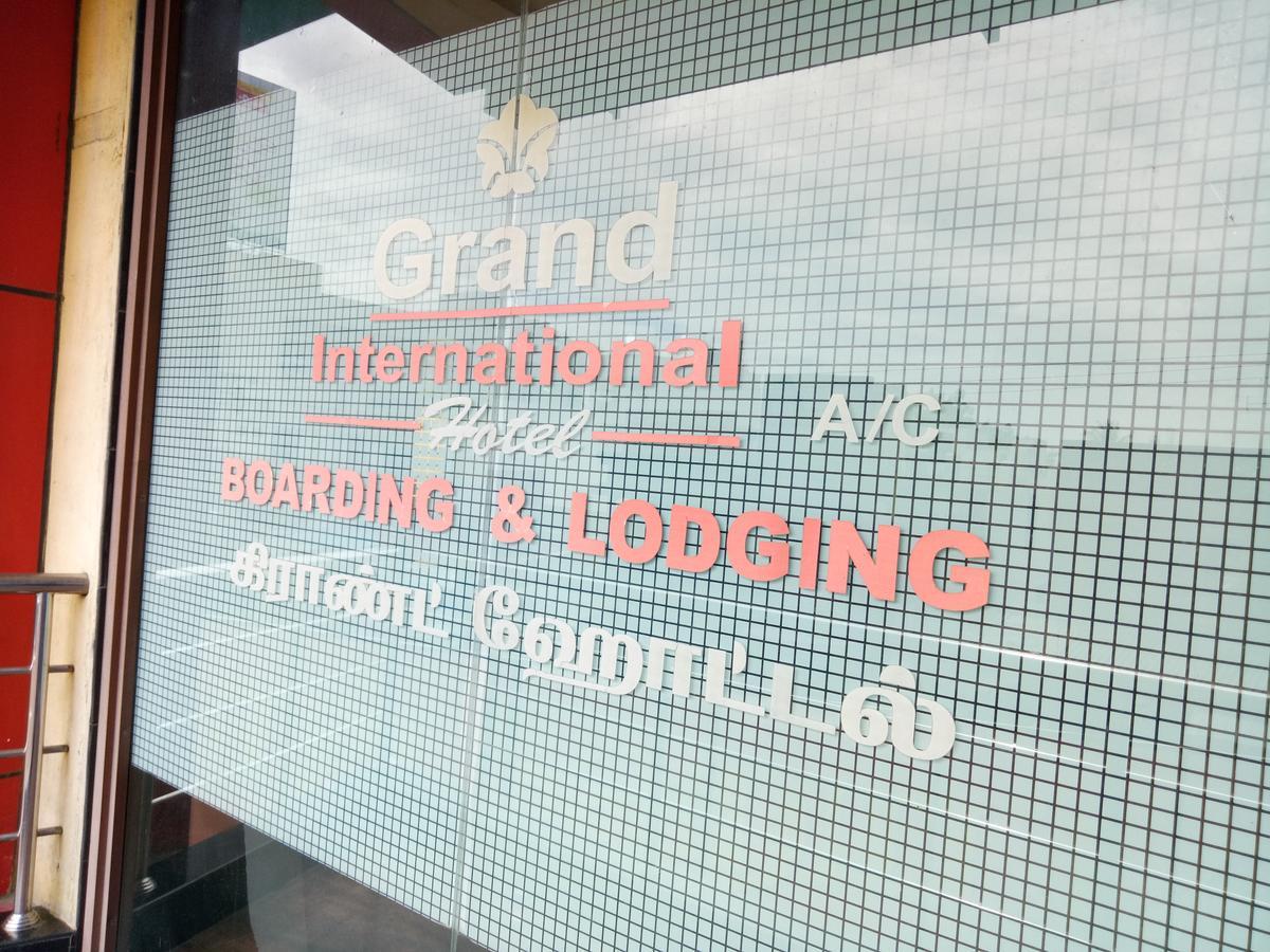 Grand International Hotel Ероде Екстериор снимка